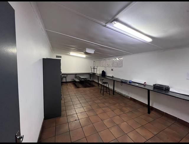 3,399M² WAREHOUSE FOR SALE IN BEACONVALE